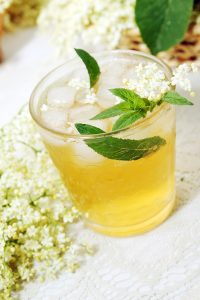 Citronverbena har en let, elegant og frisk citrussmag, som passer godt i rigtig mange drinks og cocktails - Klub Dyrkhaven gør det nemmere at dyrke have